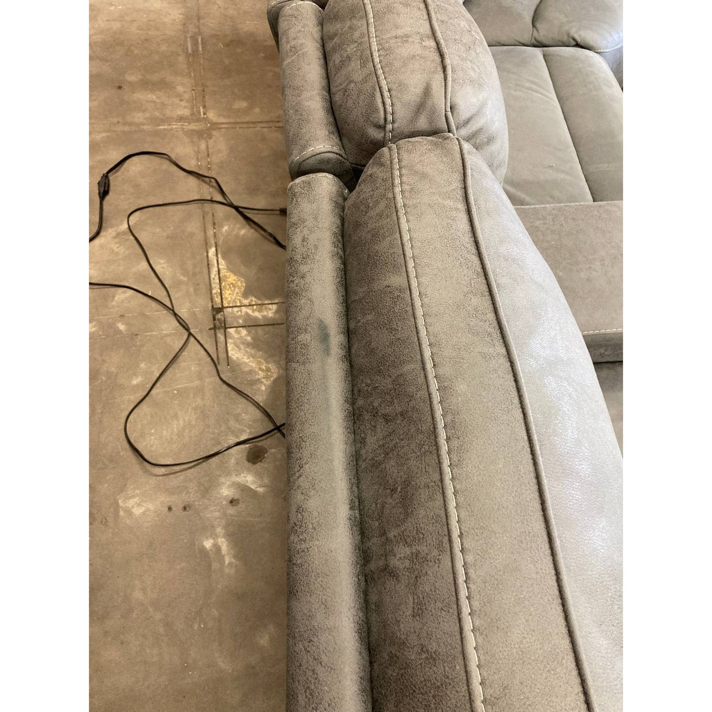 Costco - Sweeney 6-piece Fabric Power Reclining Sectional with Power Headrests - Retail $2199