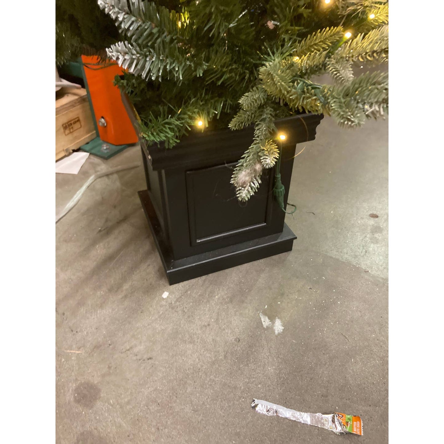 Costco - 4.5 ft Pre-Lit Potted Aspen Artificial Christmas Tree, Color-Changing Radiant Micro LED Lights - Retail $169