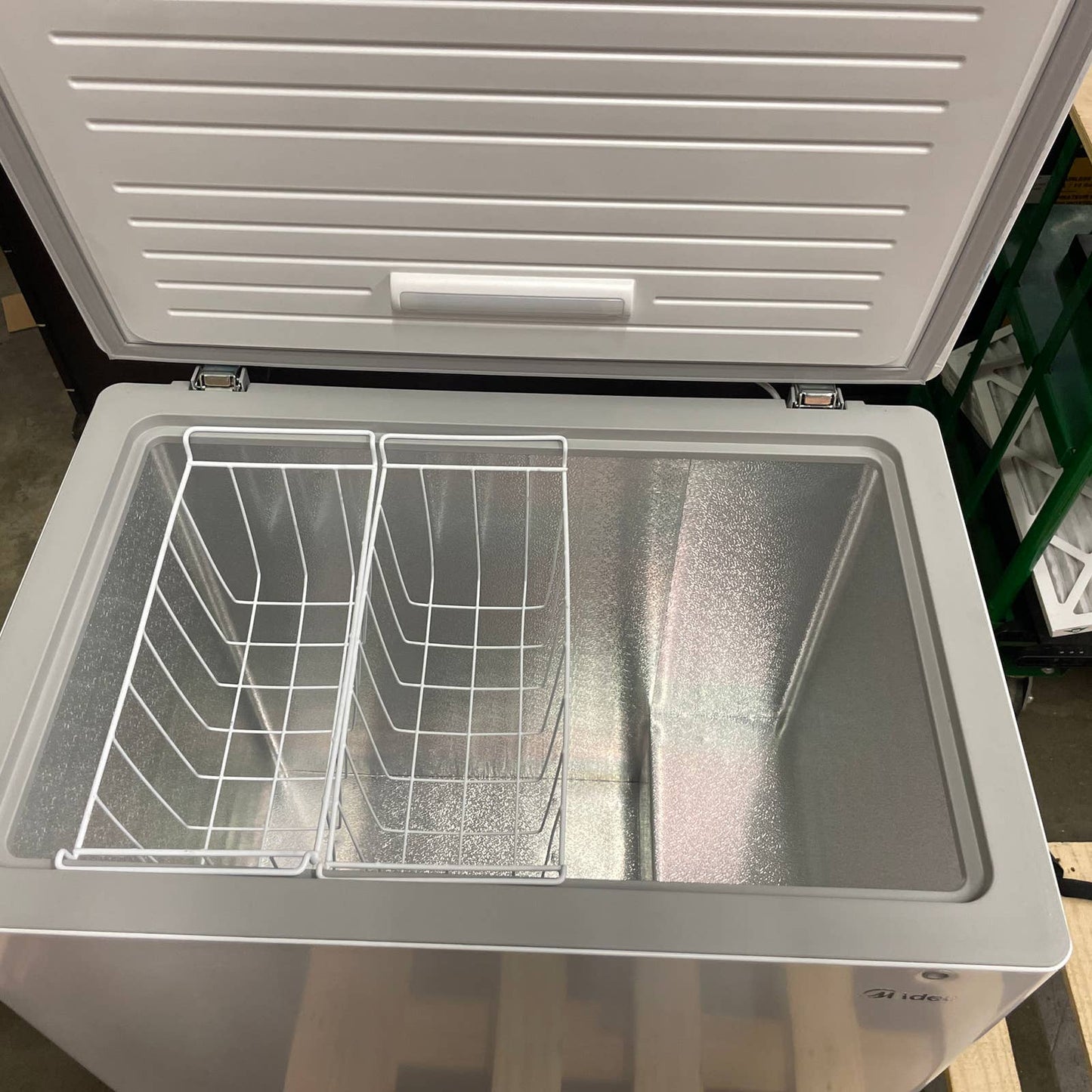 Midea Convertible Chest Freezer with Interior LED Light, 7.0 cu ft, White - Retail $229