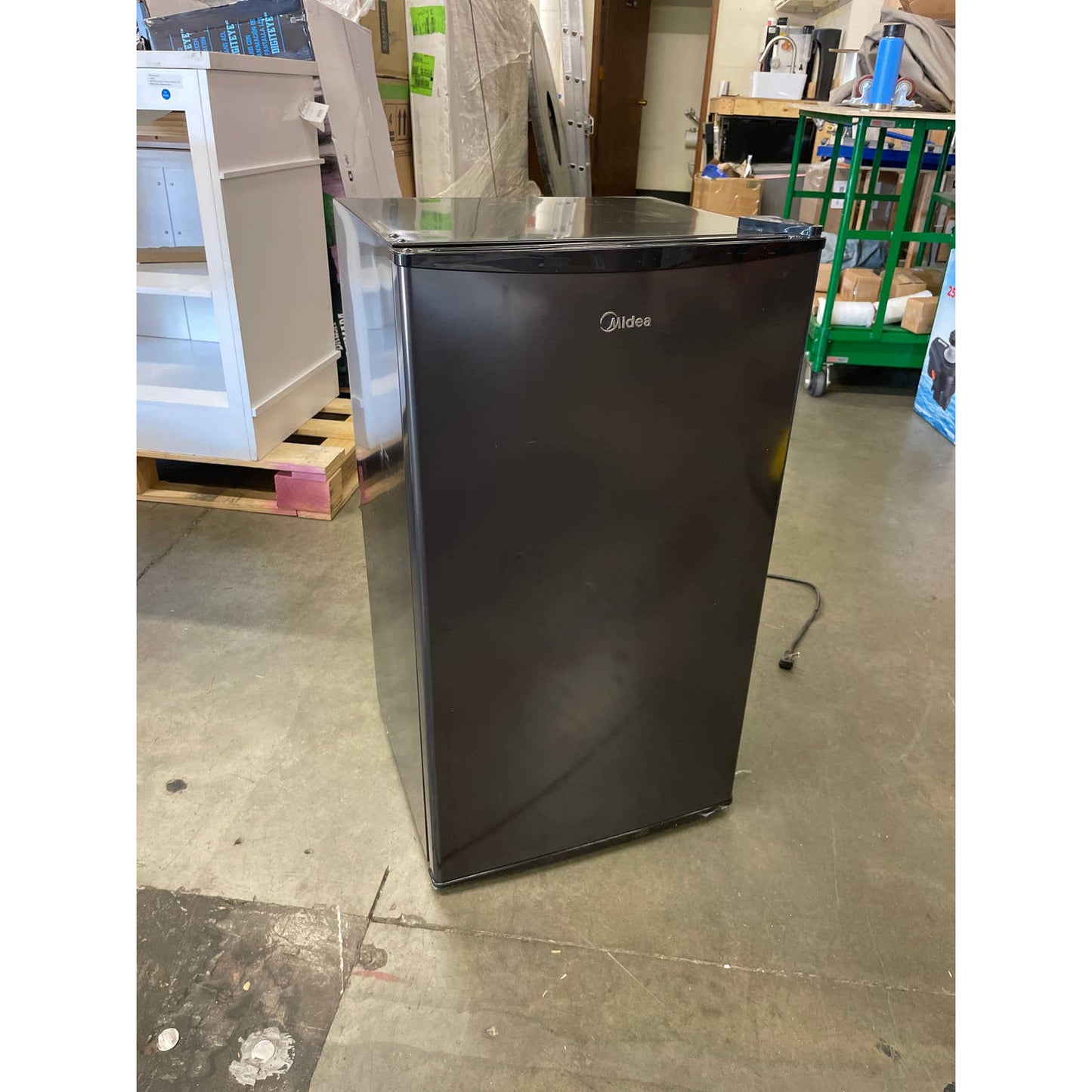 Like NEW - Midea 3.3 cuft Compact Fridge MRM33S8ASL - Retail $149