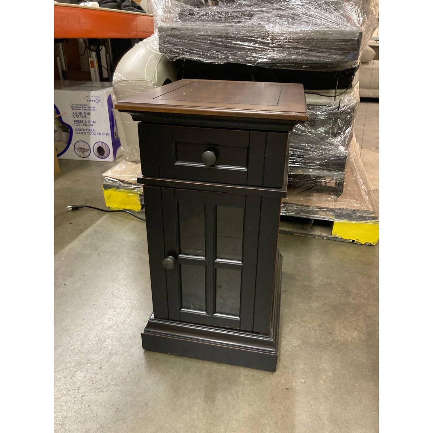 NEW - Costco - Tresanti Nathaniel Chairside Table with Power - Retail $139