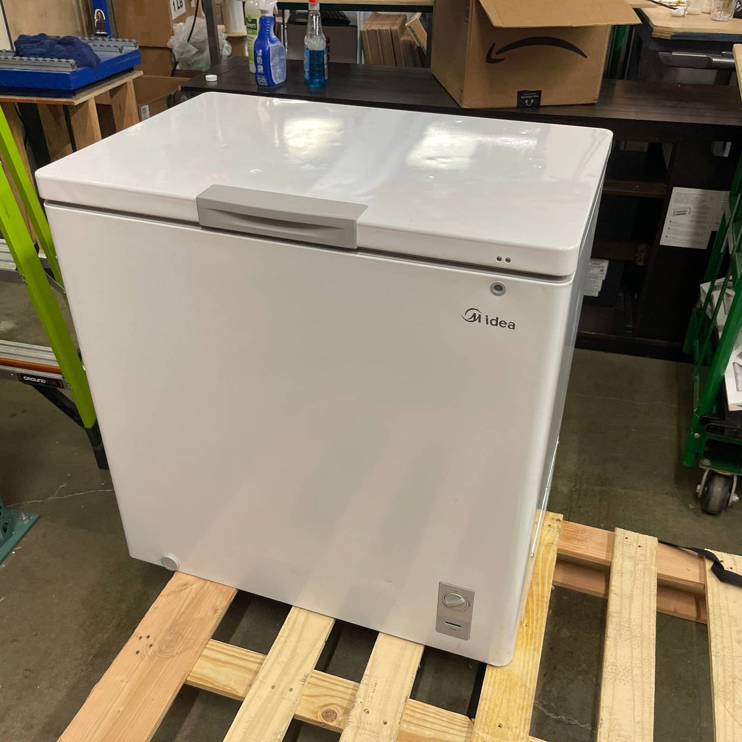 Midea Convertible Chest Freezer with Interior LED Light, 7.0 cu ft, White - Retail $229