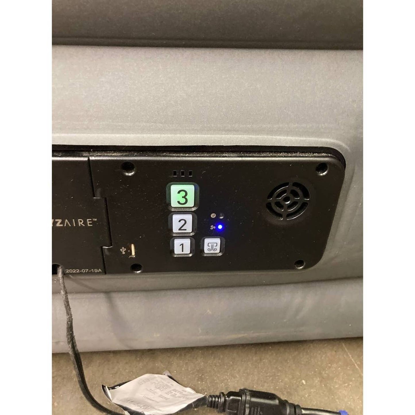 Like NEW - Costco - Sealy AlwayzAire Tough Guard Air Mattress, Queen - Retail $169